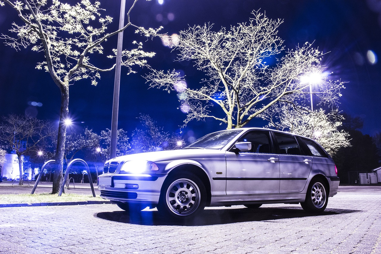 領克01油混汽車，新時代綠色出行典范