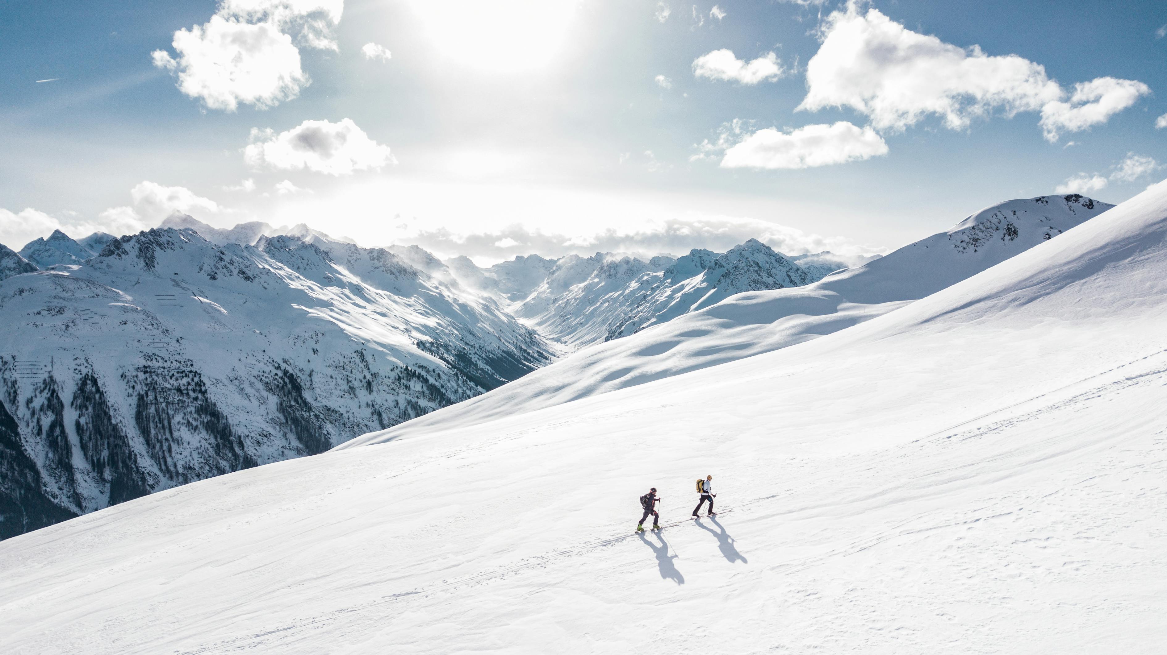 滑雪巔峰勇者，挑戰(zhàn)極限的滑雪傳奇